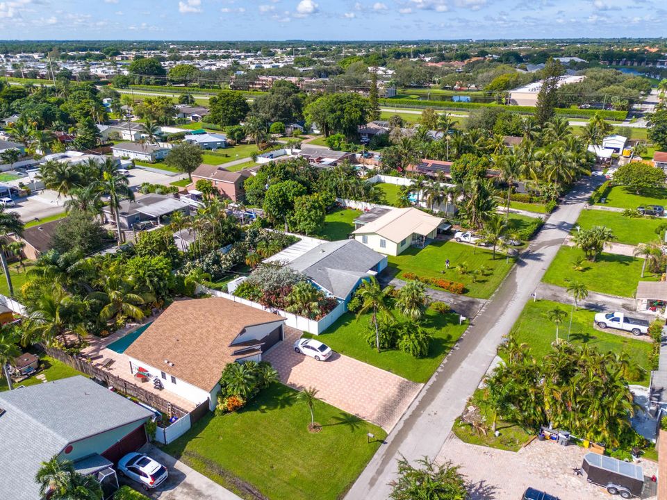 Active With Contract: $530,000 (3 beds, 2 baths, 1227 Square Feet)