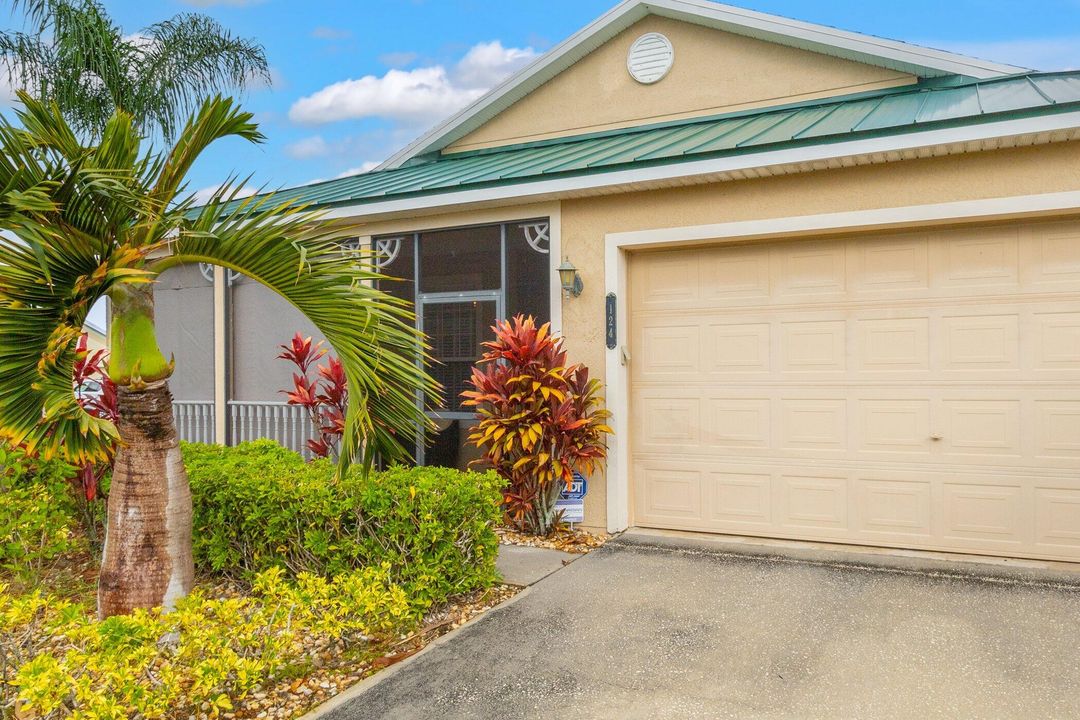 For Sale: $429,000 (3 beds, 2 baths, 1986 Square Feet)