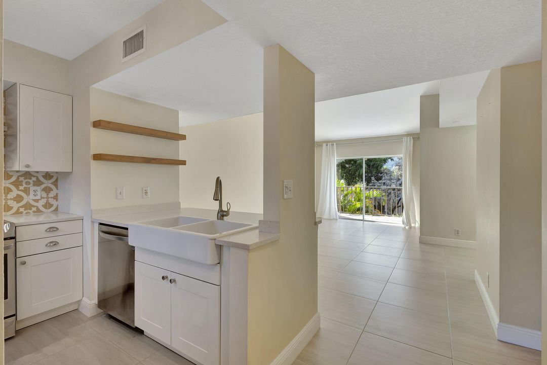 For Sale: $275,000 (2 beds, 2 baths, 1206 Square Feet)