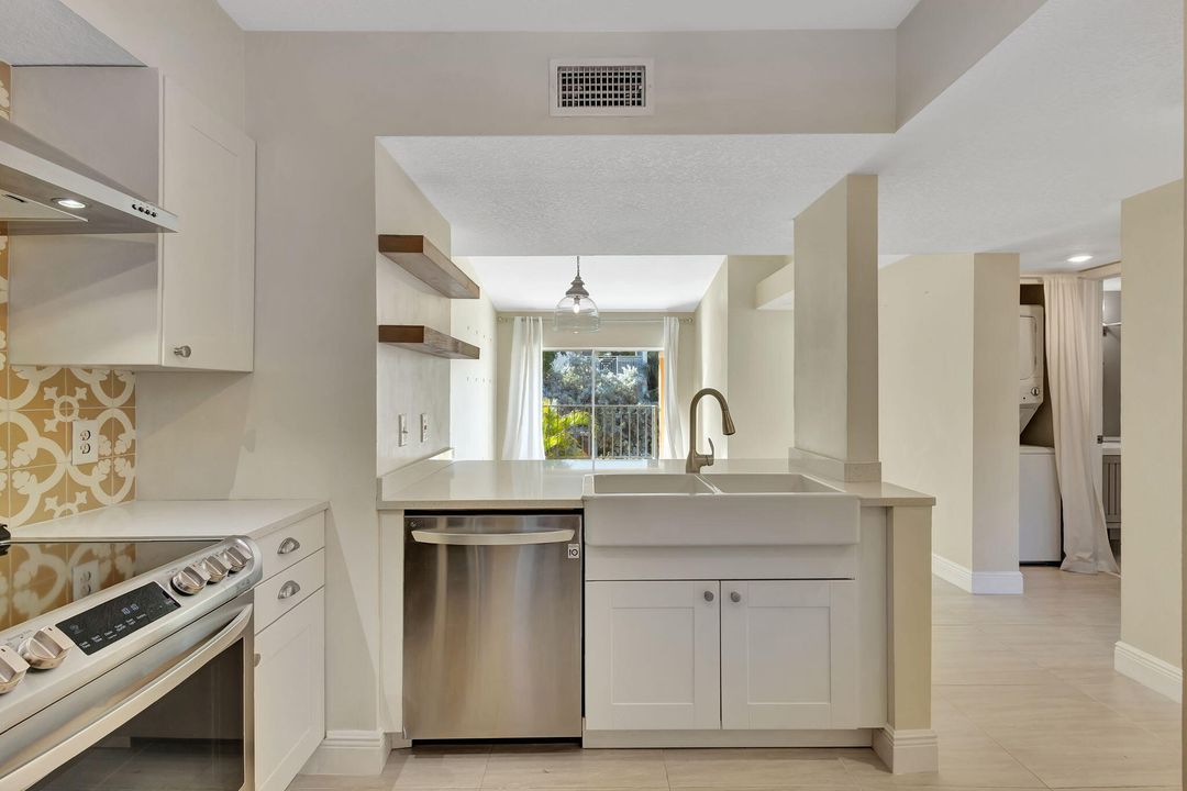 For Sale: $275,000 (2 beds, 2 baths, 1206 Square Feet)