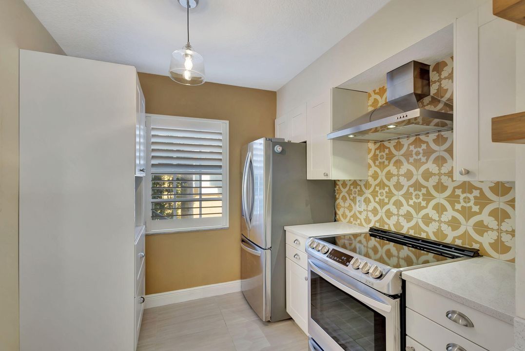 For Sale: $275,000 (2 beds, 2 baths, 1206 Square Feet)