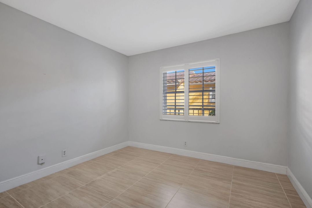 For Sale: $275,000 (2 beds, 2 baths, 1206 Square Feet)