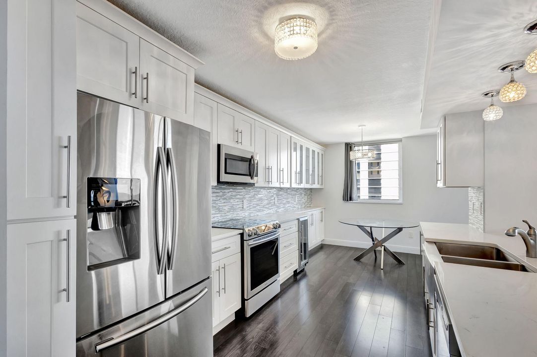 For Sale: $775,000 (2 beds, 2 baths, 1721 Square Feet)