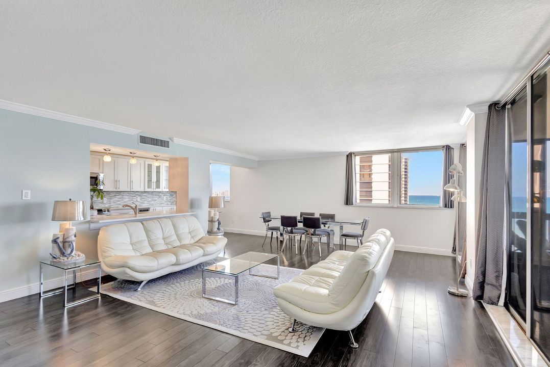 For Sale: $775,000 (2 beds, 2 baths, 1721 Square Feet)