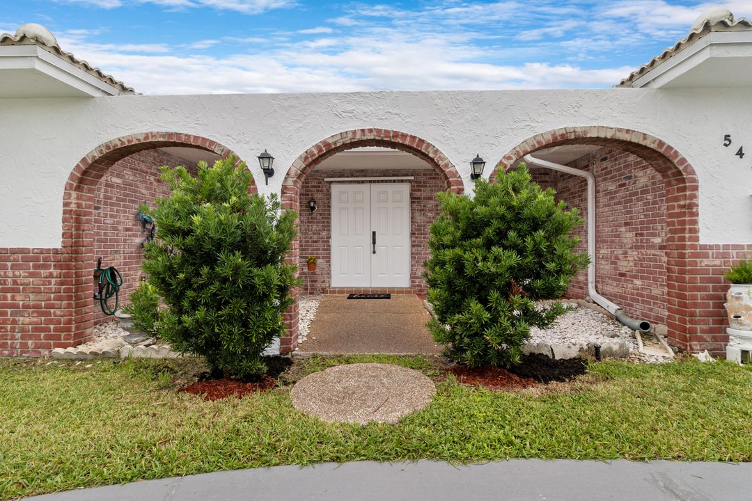 For Sale: $949,000 (3 beds, 2 baths, 1734 Square Feet)