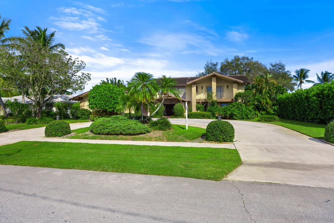 Active With Contract: $2,295,000 (5 beds, 3 baths, 4974 Square Feet)