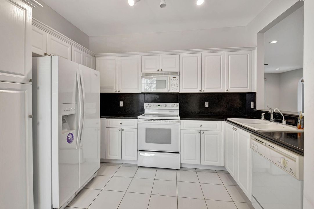 For Sale: $329,900 (3 beds, 2 baths, 1375 Square Feet)