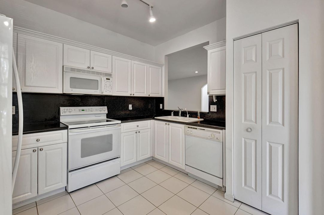 For Sale: $329,900 (3 beds, 2 baths, 1375 Square Feet)