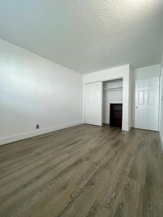 For Rent: $1,900 (2 beds, 1 baths, 721 Square Feet)