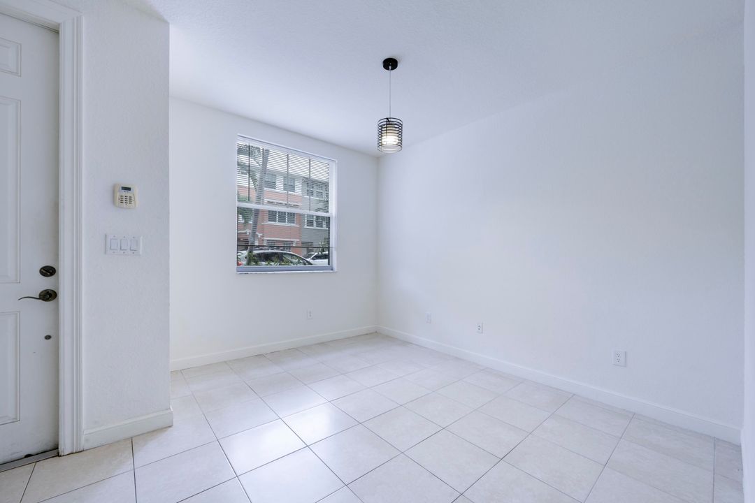 For Sale: $349,800 (3 beds, 2 baths, 1326 Square Feet)