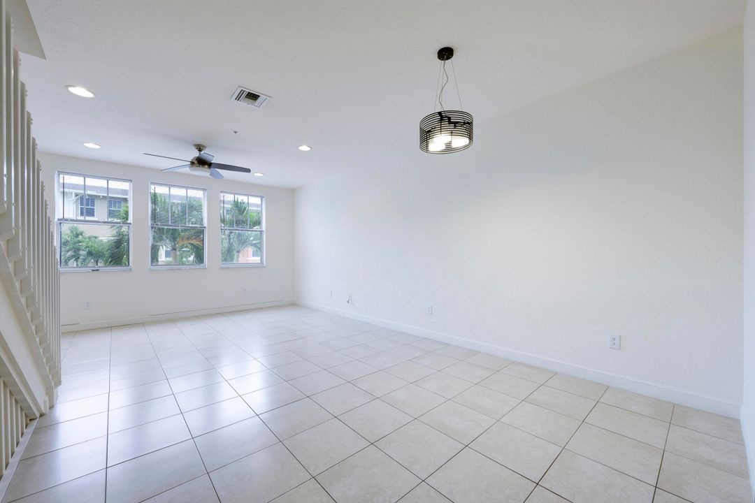 For Sale: $349,800 (3 beds, 2 baths, 1326 Square Feet)