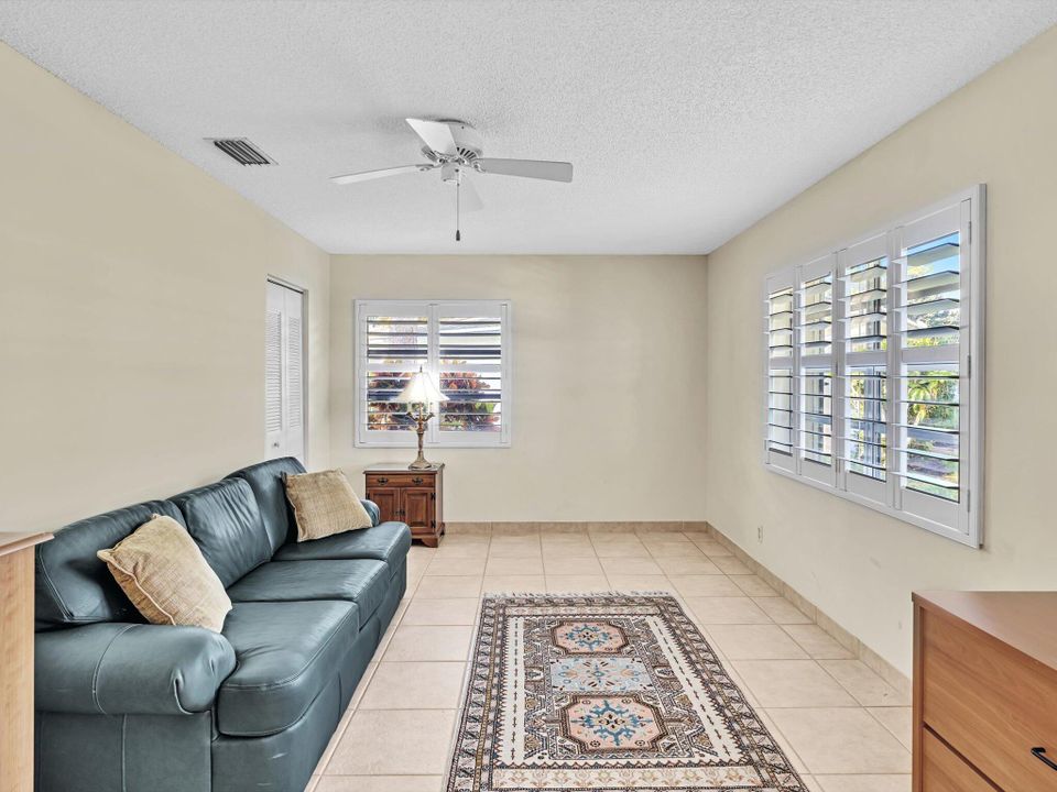 For Sale: $299,900 (2 beds, 2 baths, 1660 Square Feet)