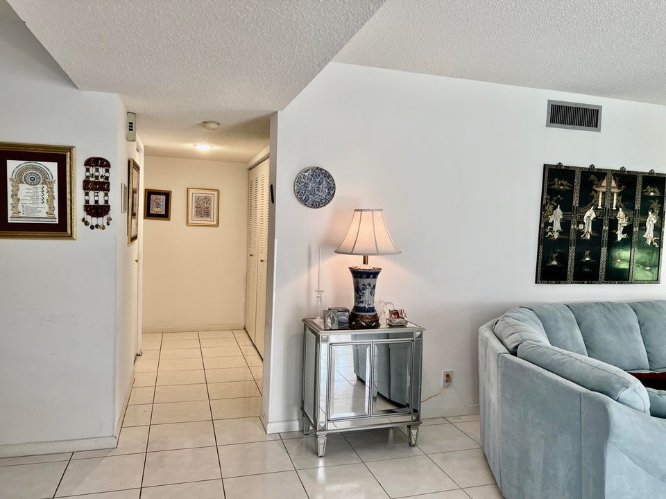 For Sale: $285,000 (3 beds, 2 baths, 1330 Square Feet)