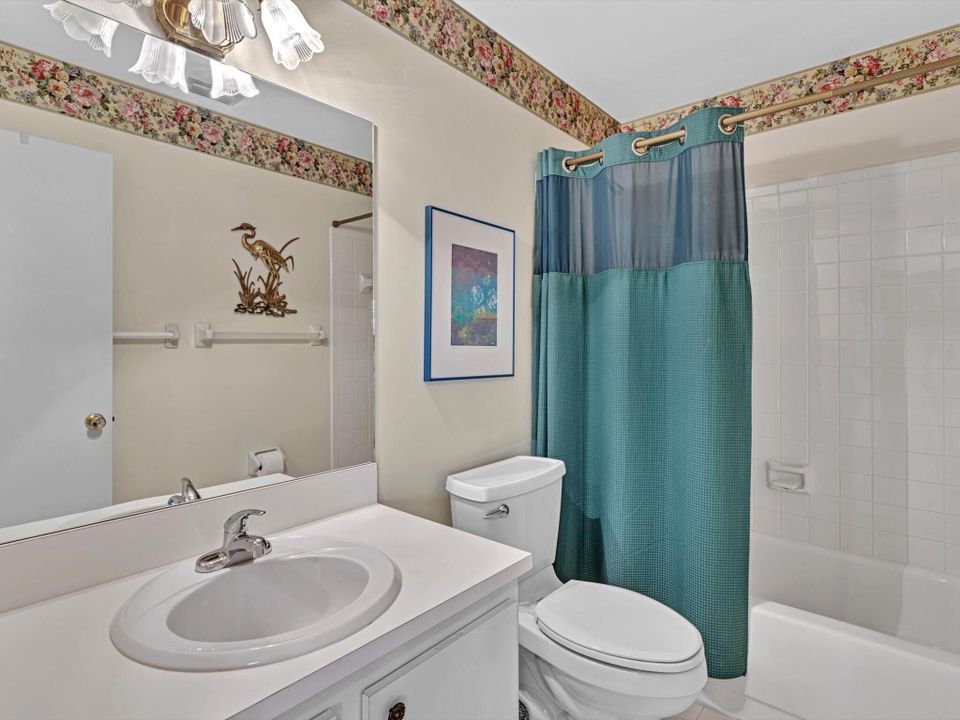 For Sale: $299,900 (2 beds, 2 baths, 1660 Square Feet)