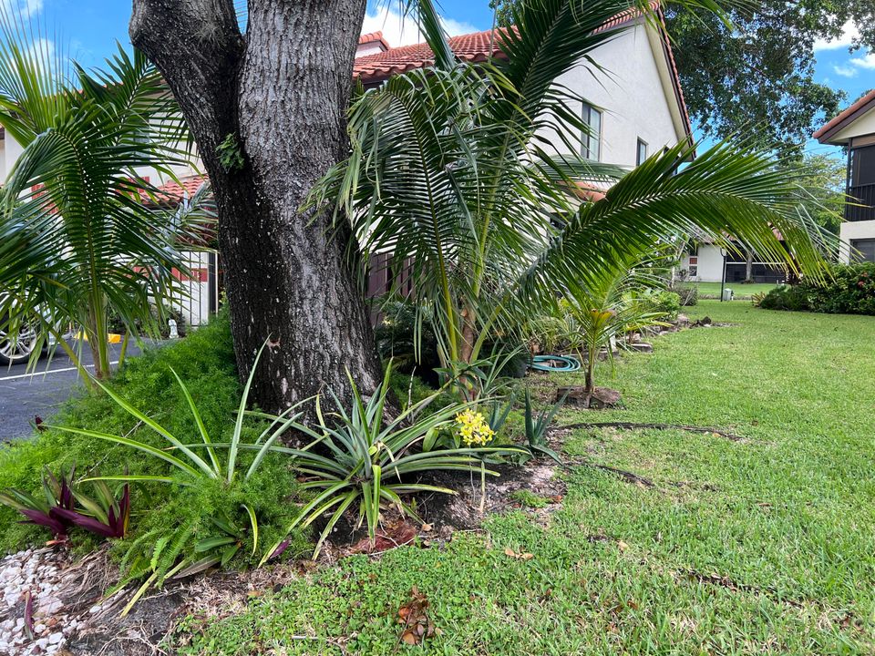 For Sale: $285,000 (3 beds, 2 baths, 1330 Square Feet)