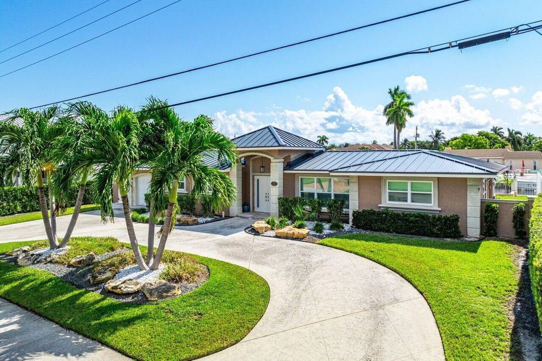 For Sale: $1,750,000 (2 beds, 2 baths, 1535 Square Feet)