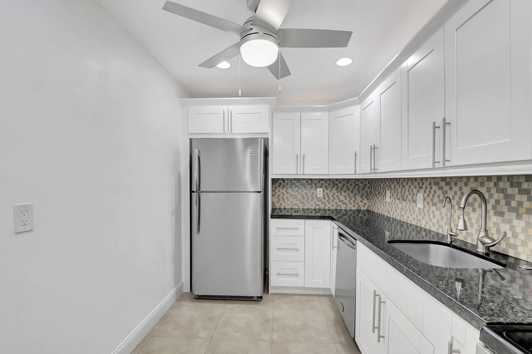 For Sale: $249,900 (2 beds, 2 baths, 1238 Square Feet)