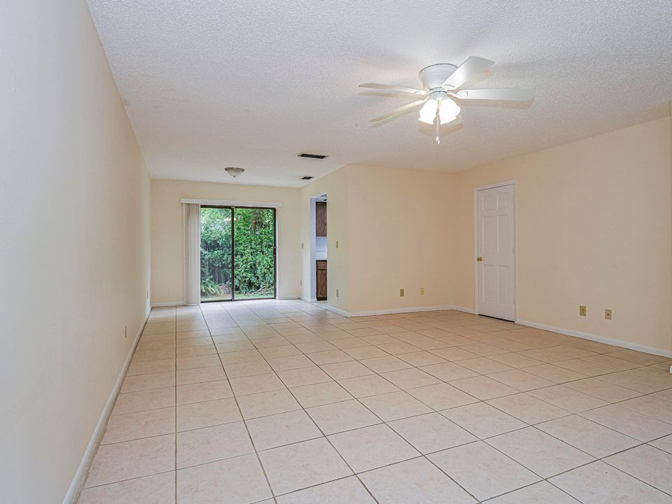 For Sale: $230,000 (2 beds, 1 baths, 1250 Square Feet)