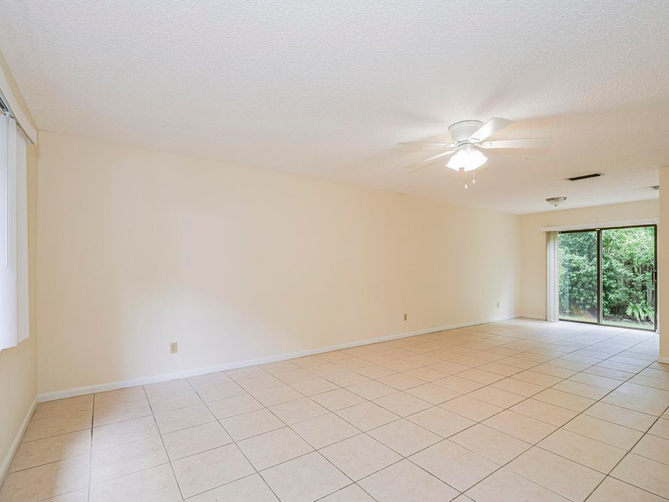 For Sale: $230,000 (2 beds, 1 baths, 1250 Square Feet)