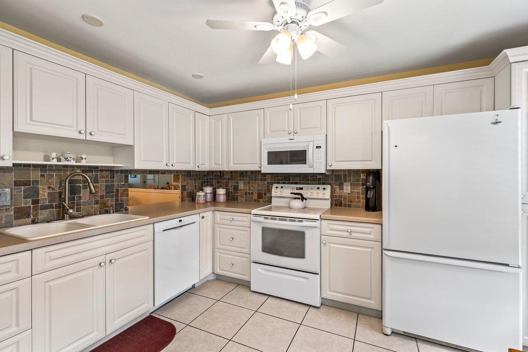 For Sale: $189,900 (2 beds, 2 baths, 1296 Square Feet)