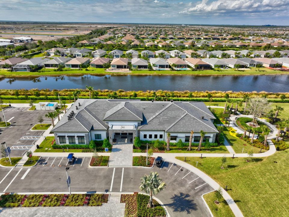 For Sale: $749,000 (3 beds, 3 baths, 2352 Square Feet)