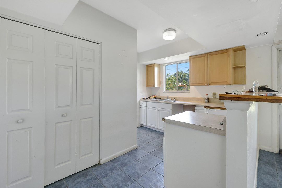 For Sale: $250,000 (2 beds, 1 baths, 1088 Square Feet)