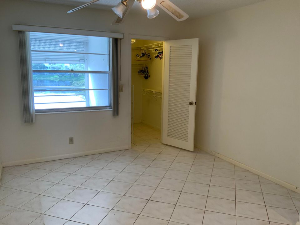 For Sale: $149,900 (2 beds, 2 baths, 896 Square Feet)