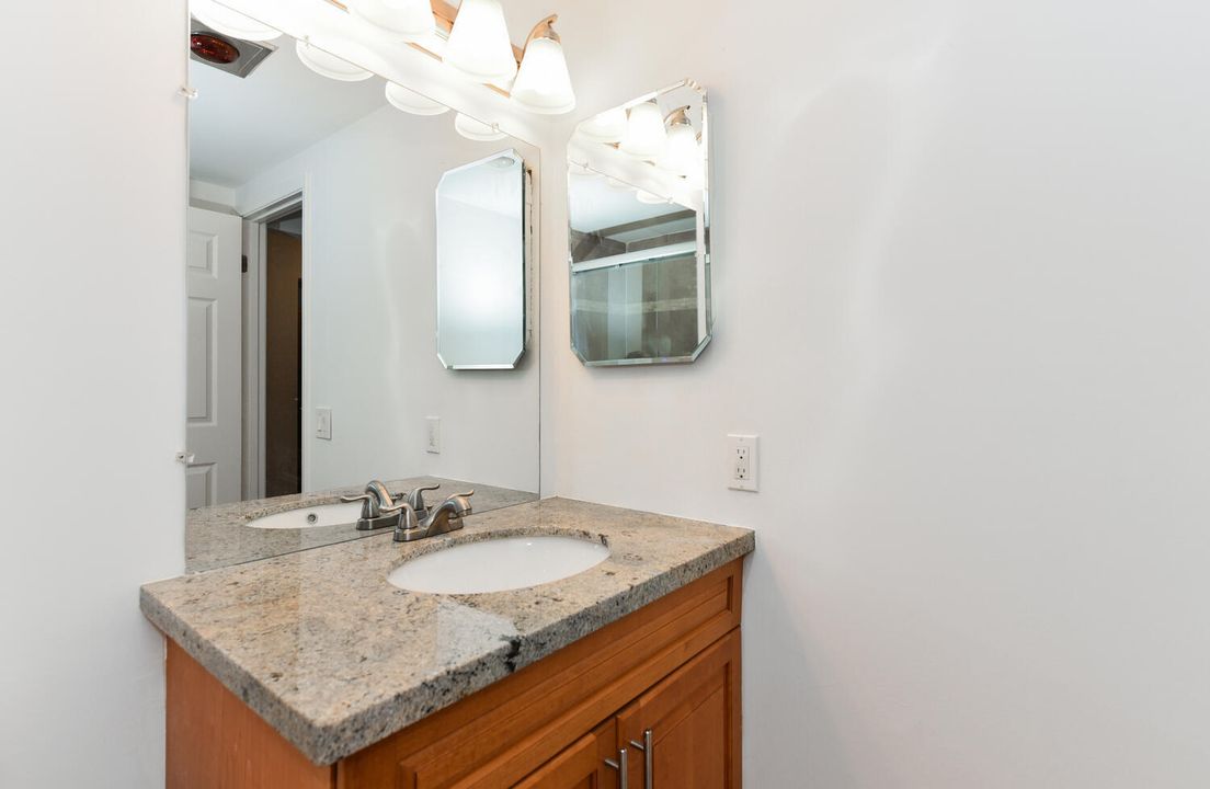 For Sale: $300,000 (2 beds, 2 baths, 1216 Square Feet)