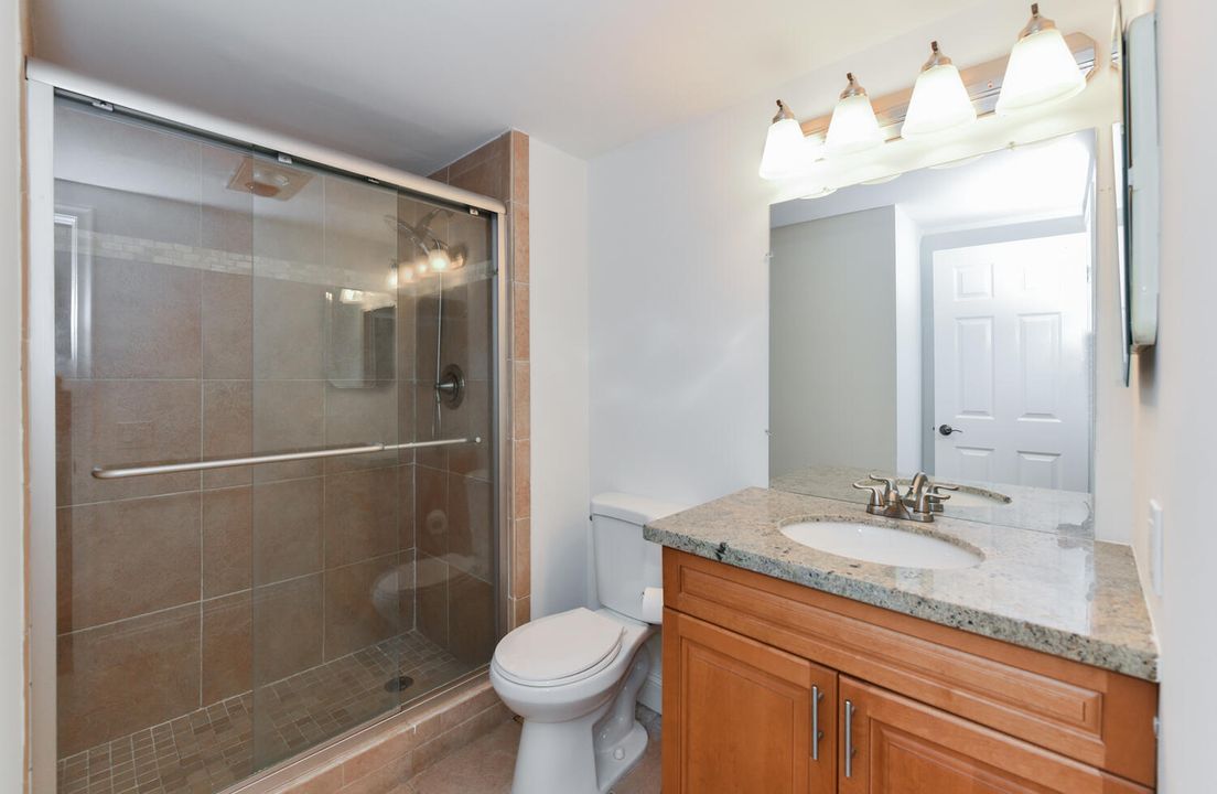 For Sale: $300,000 (2 beds, 2 baths, 1216 Square Feet)