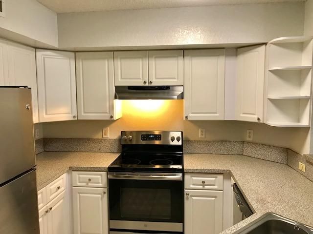 For Rent: $2,000 (2 beds, 2 baths, 1161 Square Feet)