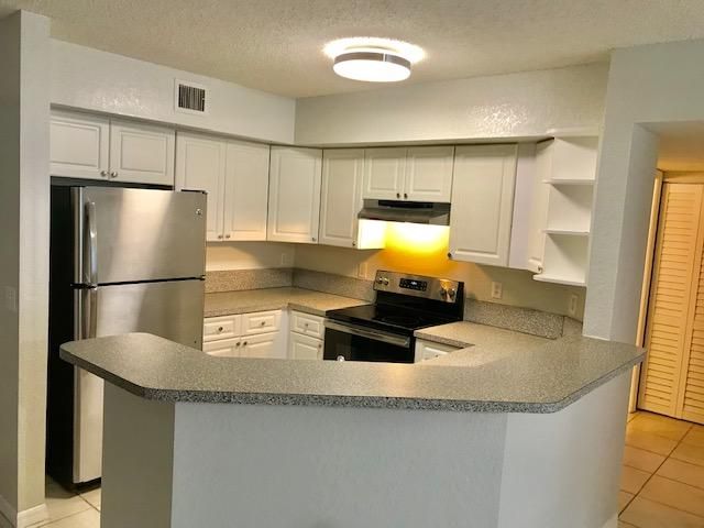 For Rent: $2,000 (2 beds, 2 baths, 1161 Square Feet)