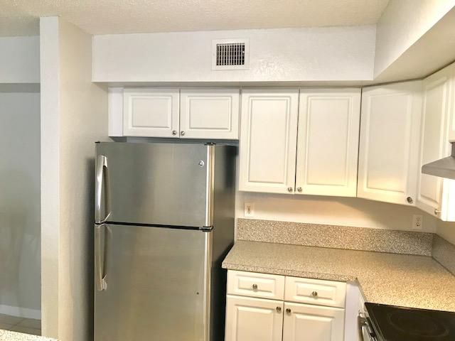 For Rent: $2,000 (2 beds, 2 baths, 1161 Square Feet)