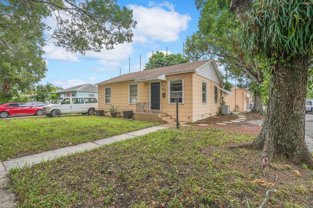 For Sale: $325,000 (3 beds, 2 baths, 800 Square Feet)