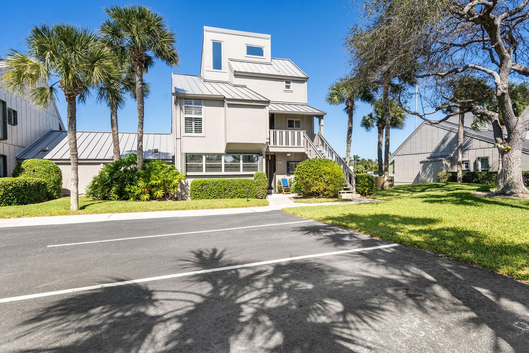 For Sale: $710,000 (2 beds, 2 baths, 1654 Square Feet)