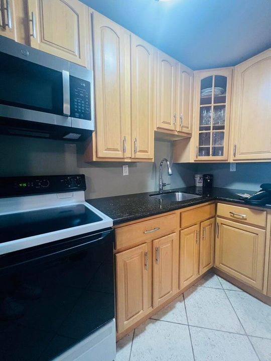 For Sale: $107,000 (1 beds, 1 baths, 590 Square Feet)