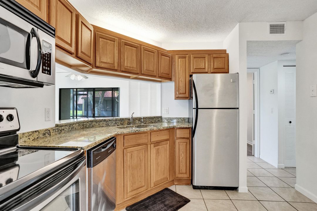 For Sale: $248,981 (2 beds, 2 baths, 996 Square Feet)