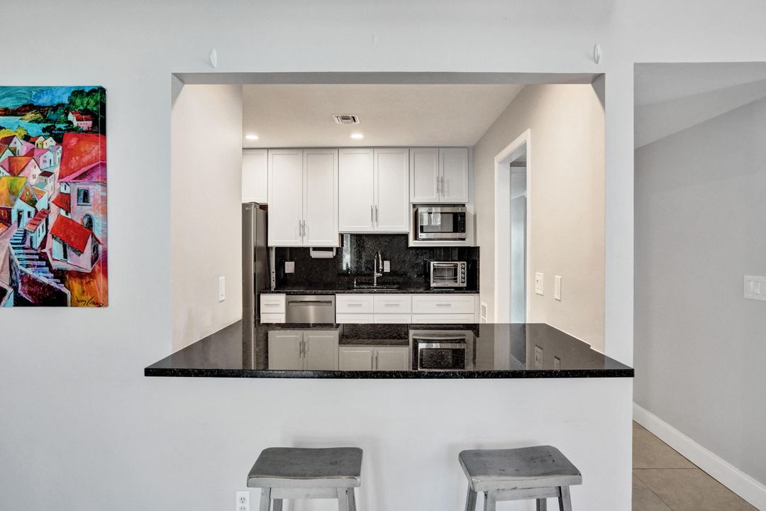 For Sale: $248,981 (2 beds, 2 baths, 996 Square Feet)