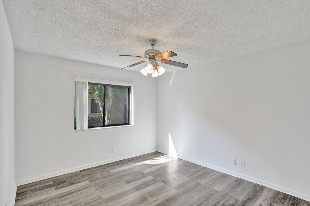 For Sale: $248,981 (2 beds, 2 baths, 996 Square Feet)