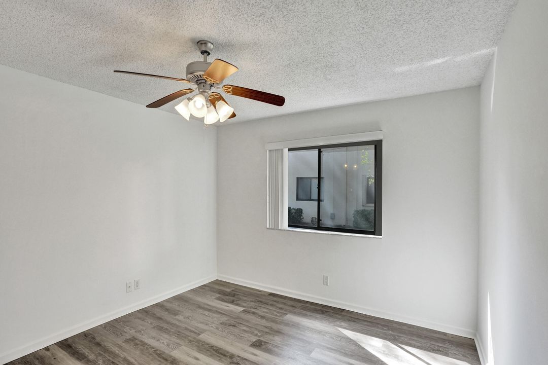 For Sale: $248,981 (2 beds, 2 baths, 996 Square Feet)