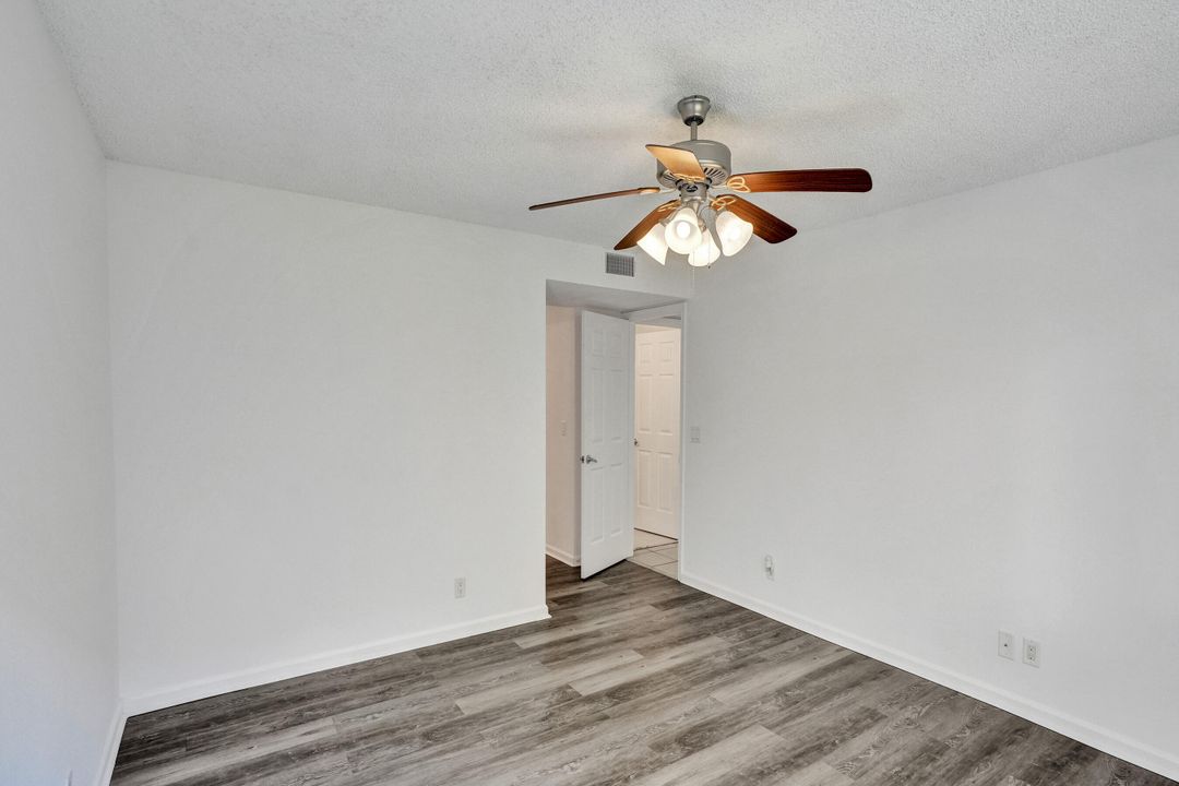 For Sale: $248,981 (2 beds, 2 baths, 996 Square Feet)