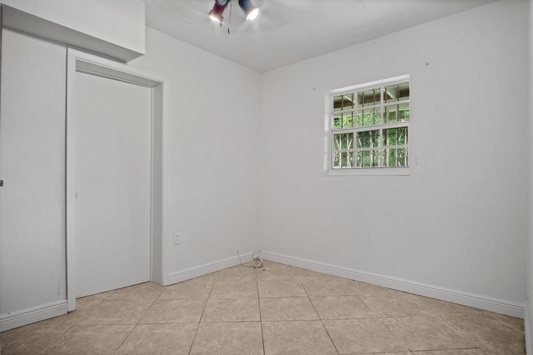 For Sale: $400,000 (4 beds, 2 baths, 1500 Square Feet)