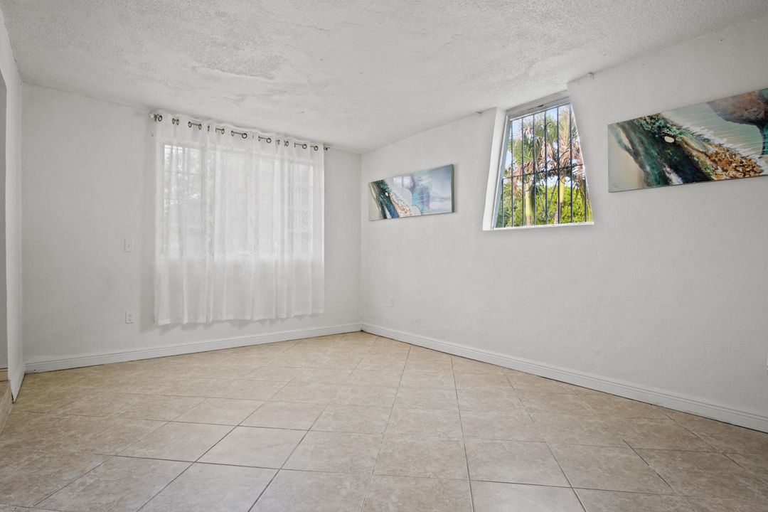 For Sale: $400,000 (4 beds, 2 baths, 1500 Square Feet)