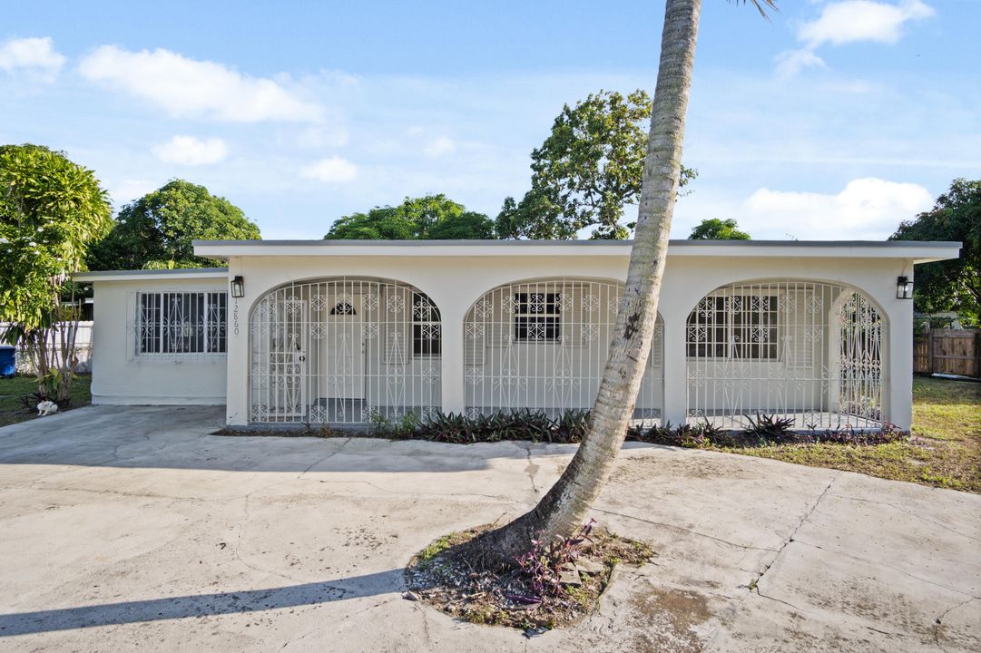 For Sale: $400,000 (4 beds, 2 baths, 1500 Square Feet)