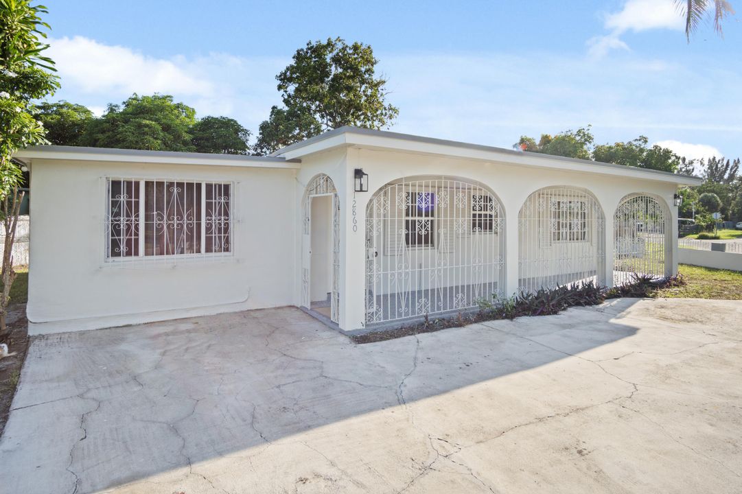 For Sale: $400,000 (4 beds, 2 baths, 1500 Square Feet)