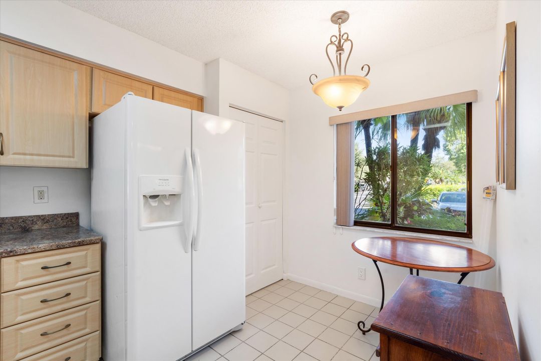 For Rent: $2,600 (2 beds, 2 baths, 1230 Square Feet)