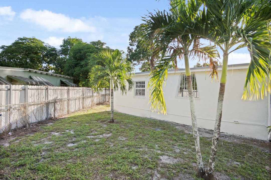 For Sale: $400,000 (4 beds, 2 baths, 1500 Square Feet)