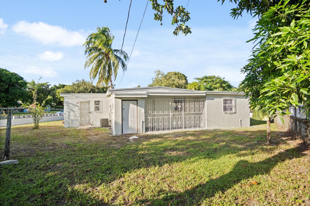 For Sale: $400,000 (4 beds, 2 baths, 1500 Square Feet)