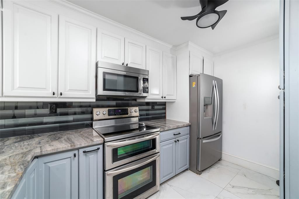 For Sale: $469,000 (2 beds, 2 baths, 1095 Square Feet)