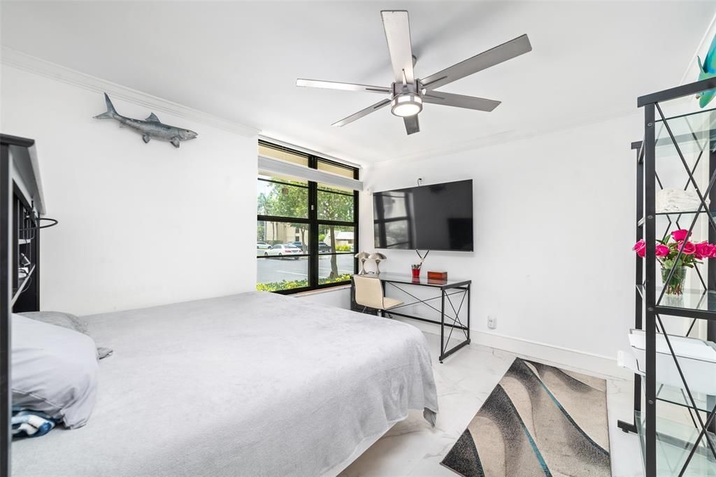 For Sale: $469,000 (2 beds, 2 baths, 1095 Square Feet)