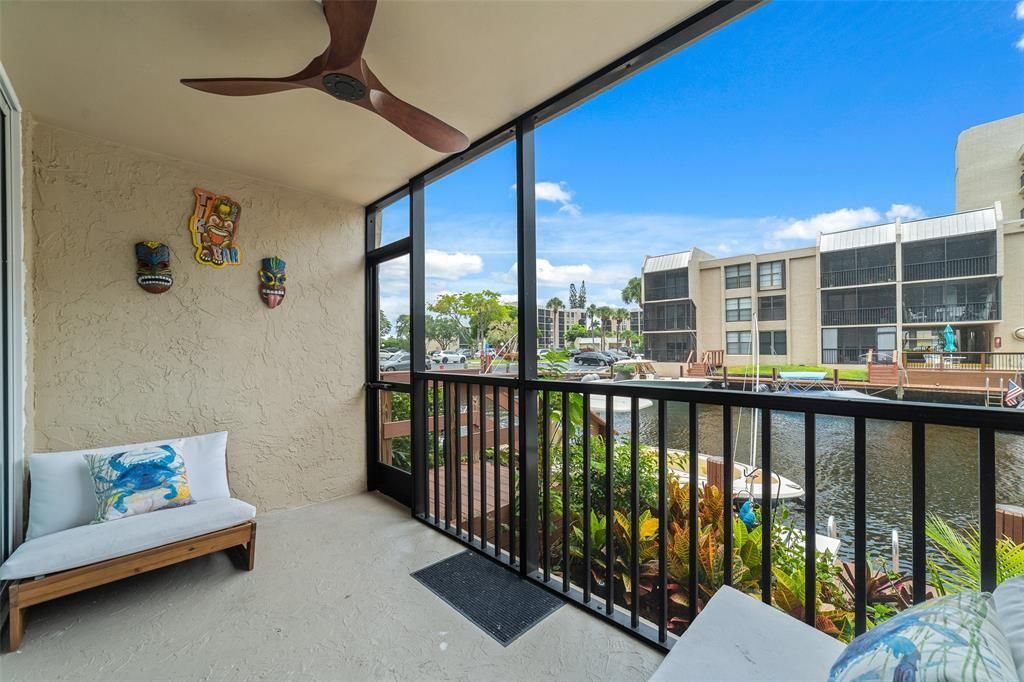 For Sale: $469,000 (2 beds, 2 baths, 1095 Square Feet)